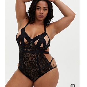 BLACK LACE CUTOUT CAGE UNDERWIRE BODYSUIT